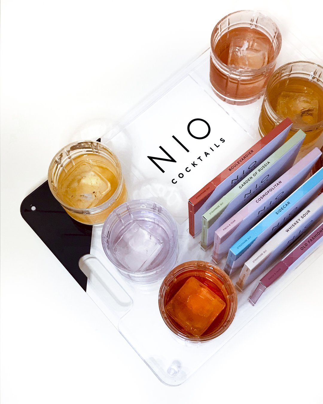 EXPERIENCE BAR CABINET: the NIO Cocktails tray
