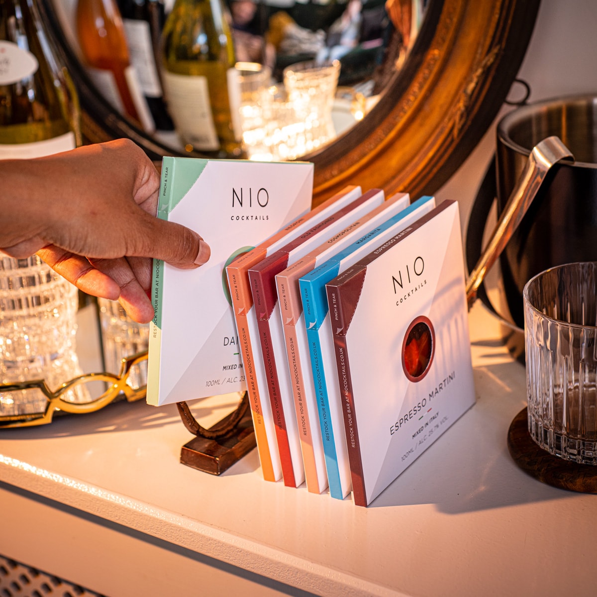 Anise is relaxing, digestive, aromatic and even aphrodisiac and one of the oldest spices in the world. It becomes a light, alcoholic-free sour drink perfect for any aperitif in a Toschi syrup version with zero calories combined with organic citric acid and Memento, an exclusive blend of aromatic waters