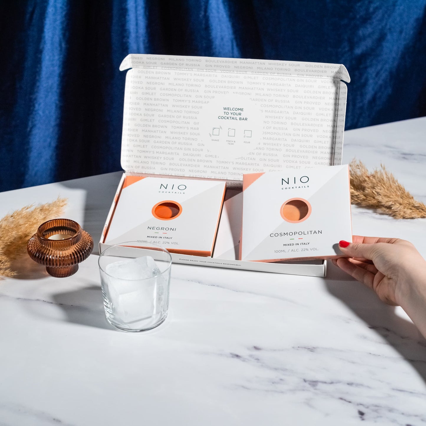 Cutie de cocktailuri dulci-amărui