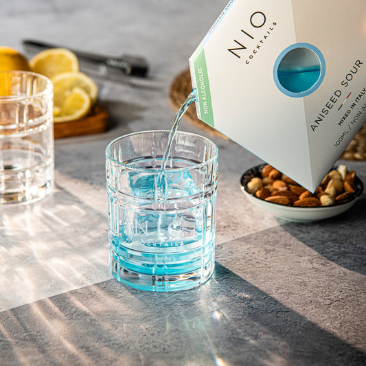 Anise is relaxing, digestive, aromatic and even aphrodisiac and one of the oldest spices in the world. It becomes a light, alcoholic-free sour drink perfect for any aperitif in a Toschi syrup version with zero calories combined with organic citric acid and Memento, an exclusive blend of aromatic waters